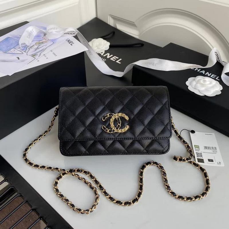 Zivas Charm Signature Style Fashion Handbag (Statement-Ready Design) – Detail View