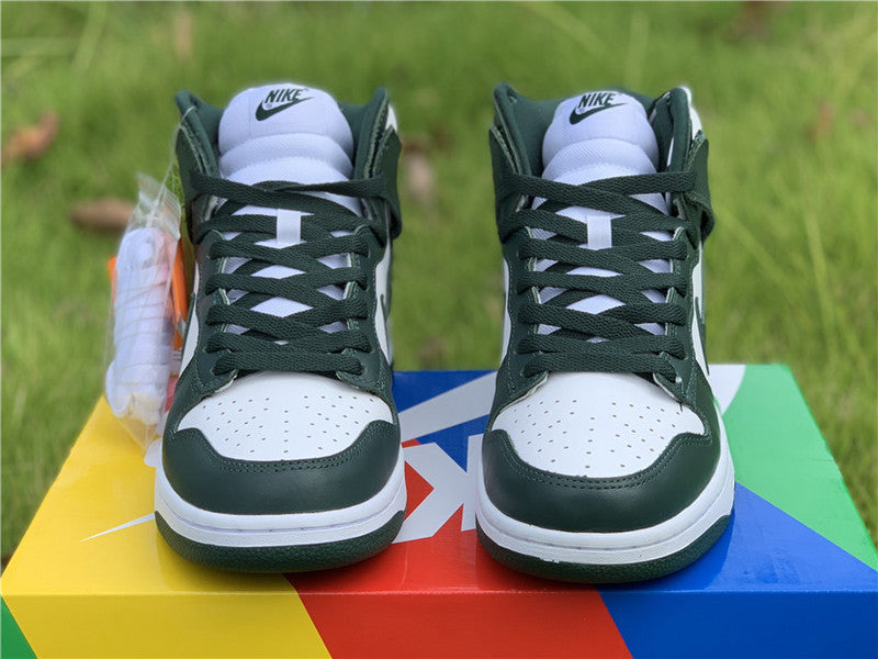 Nike Men's & Women's Luxury Low-Top Trainers — Style 057 angle view