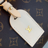 Handle and strap detail of everyday-luxe sleek women's handbag – women's everyday handbag