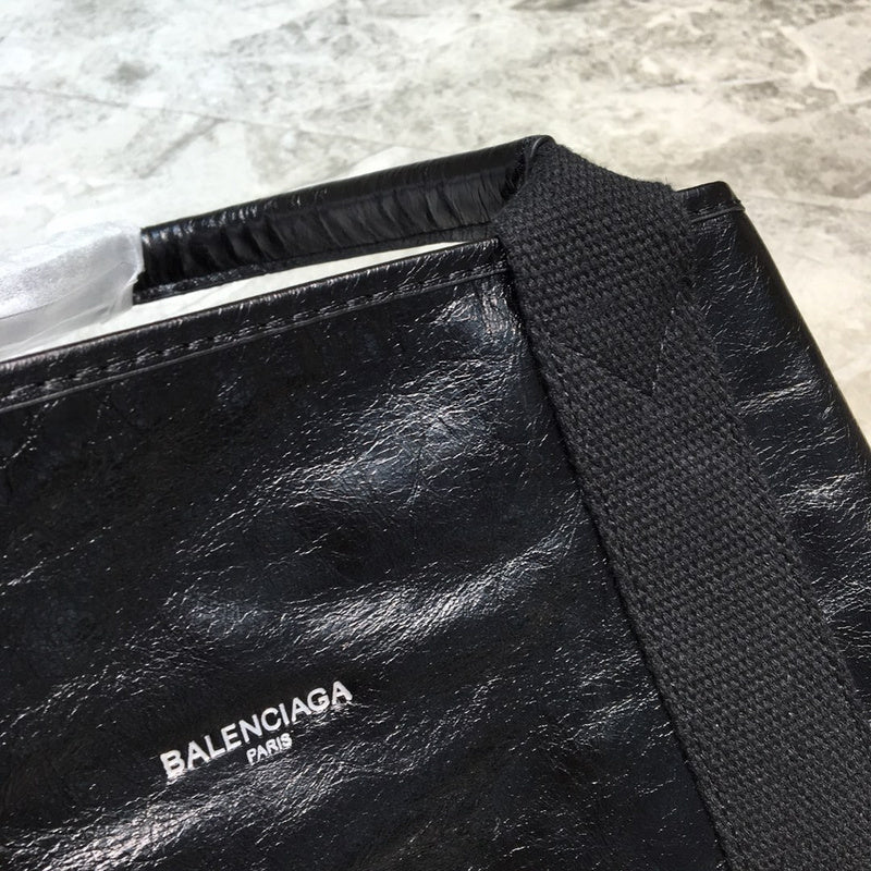 Elegant Vegan Leather Handbag - Chic Everyday Appeal | Women's Statement Accessory #778 - hardware and detail close-up (image 5) of designer-inspired handbag