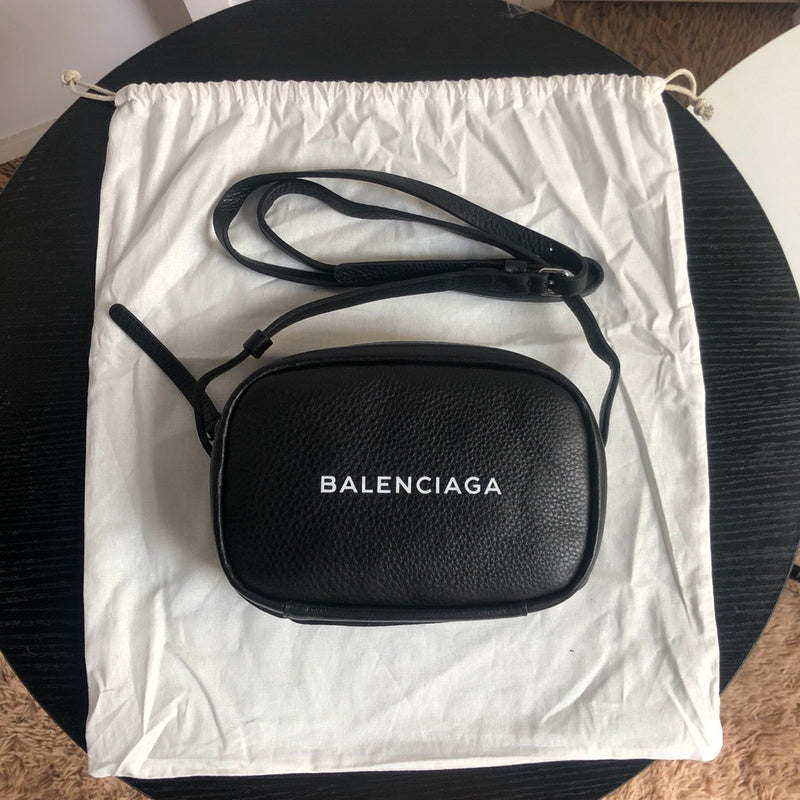 Side profile of modern elevated women's handbag – women's statement bag