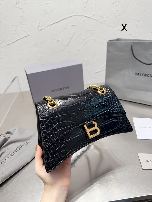 Ziva's Charm handbag – product shot (one versatile size)