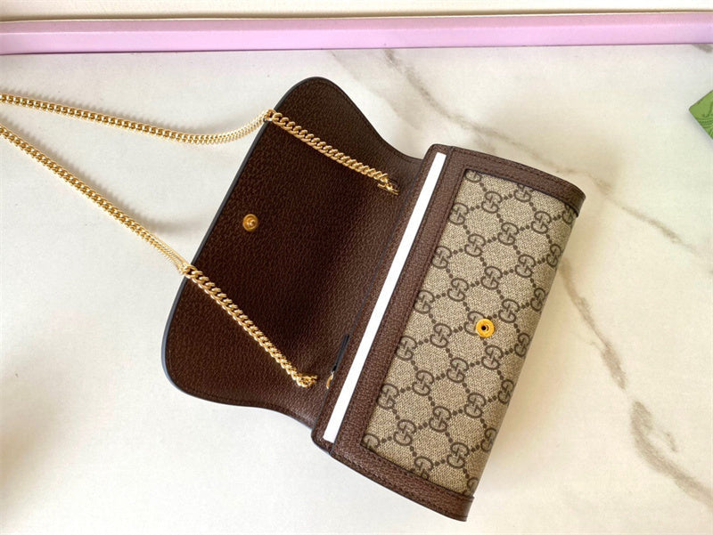 Styled lifestyle shot of classic chic women's handbag – women's everyday handbag