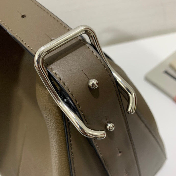 Ziva's Charm handbag – product shot (46cm*30cm*22cm)