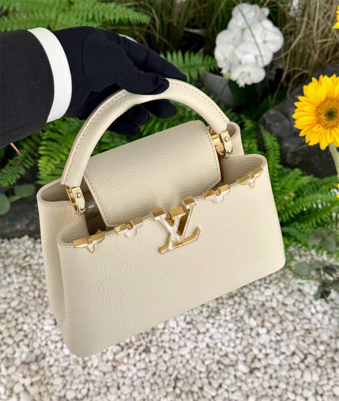  structured bag interior and compartment view 27