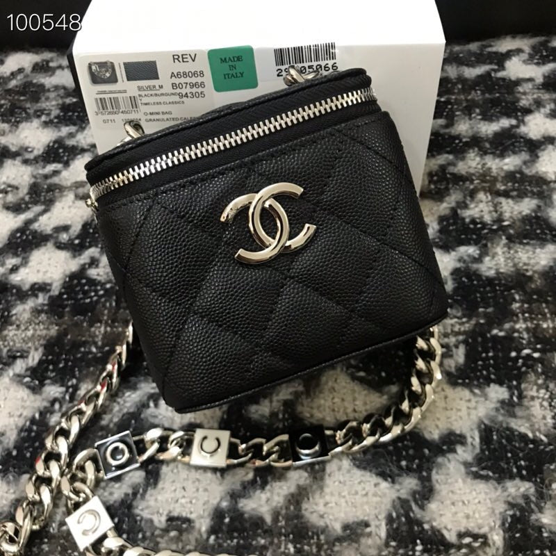  women's handbag, versatile design, view 1