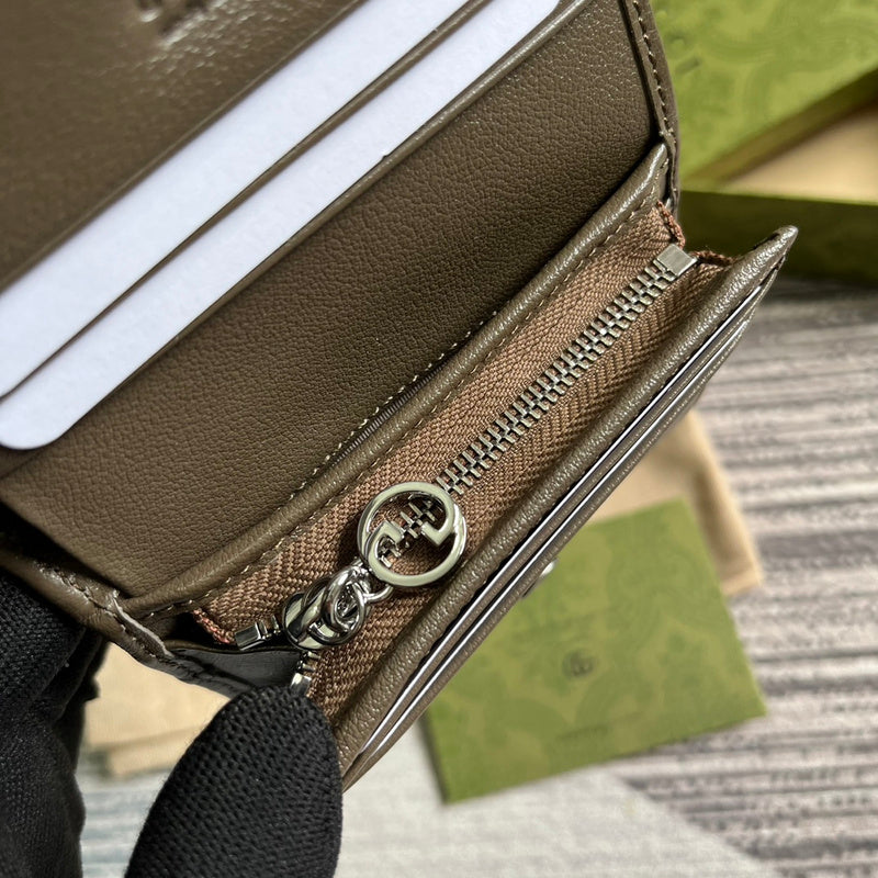 Interior view of everyday-luxe modern women's handbag – women's statement bag