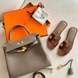  Classic handbag carried on shoulder 10