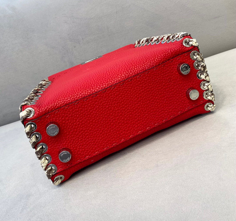 Ziva's Charm handbag – detail view (Standard Size)