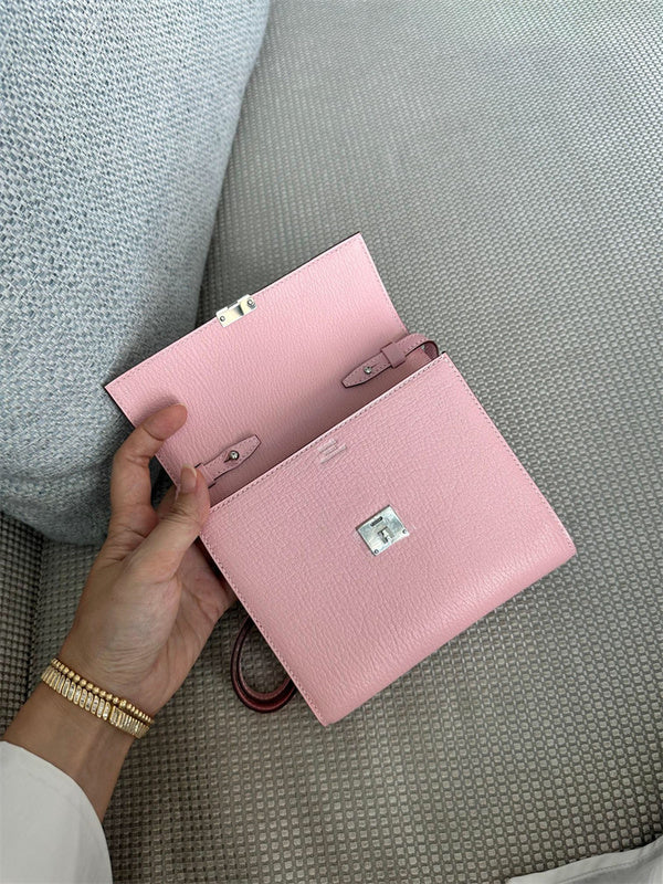  Tailored carryall bag front view 7