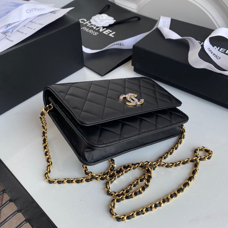 Zivas Charm Understated Luxury Fashion Handbag (Statement-Ready Design) – Detail View