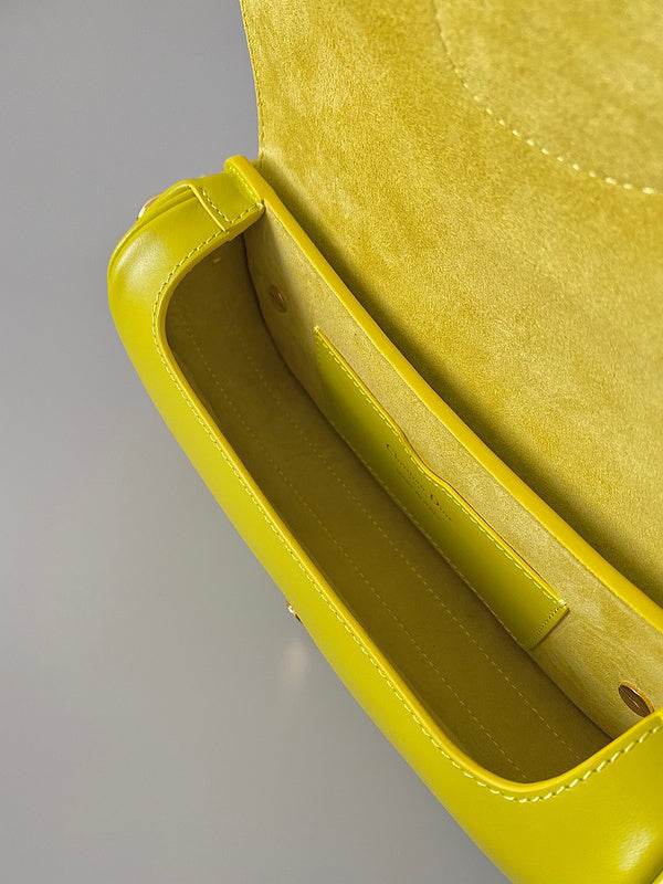 Side profile of statement sleek women's handbag – women's designer-style accessory