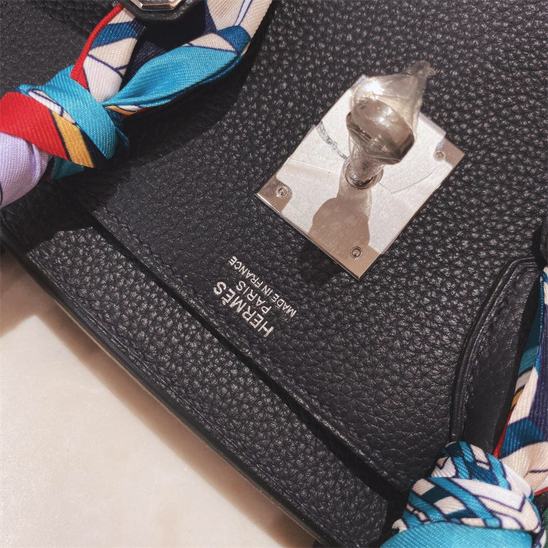  crossbody bag interior and compartment view