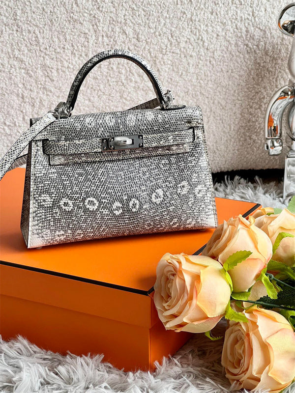  Statement shoulder bag front view