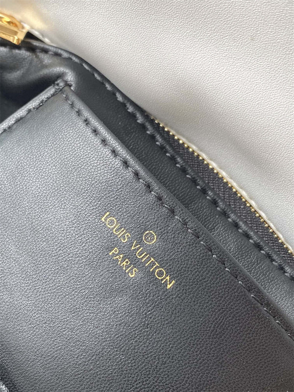  handbag interior and compartment view