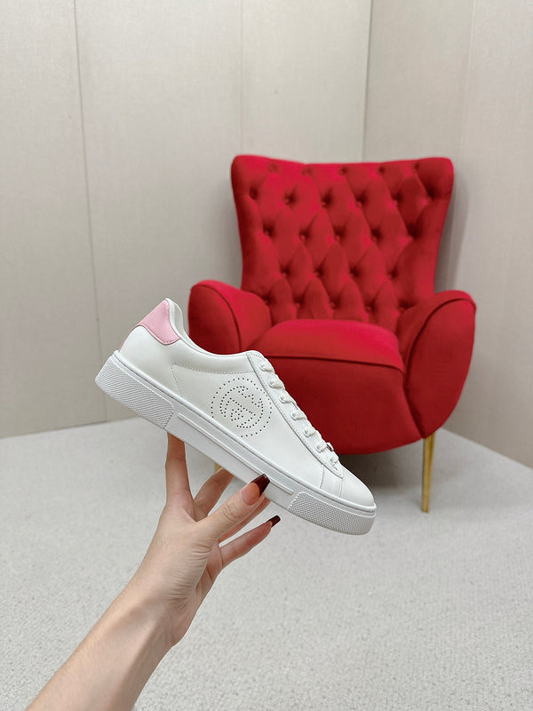 Gucci clean off-white luxury sneakers view 6 padded collar comfort