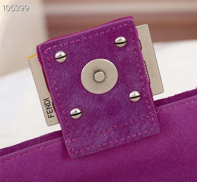 Ziva's Charm handbag – close-up view (Standard Size)