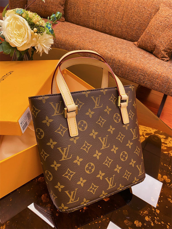 structured bag interior and compartment view