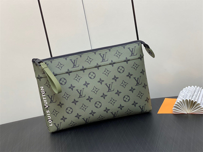  Contemporary everyday bag front view