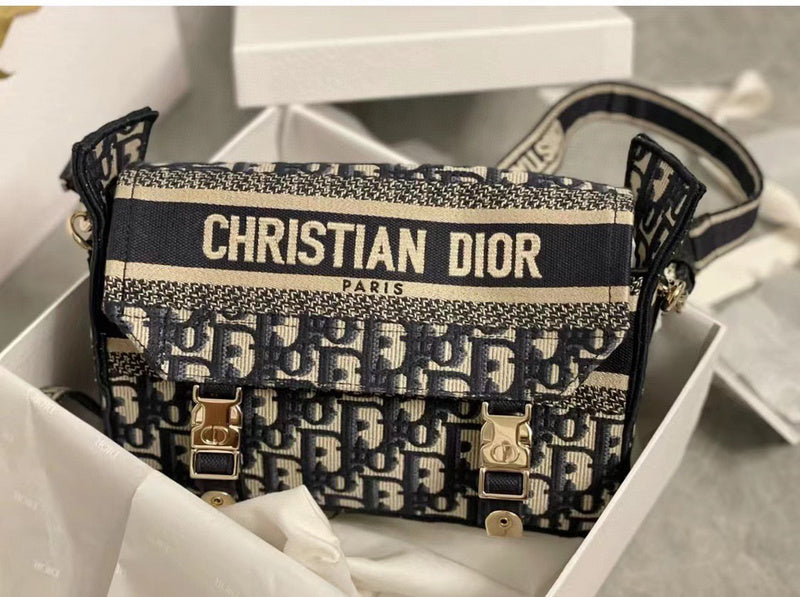 Interior view of structured signature women's handbag – women's designer-style accessory