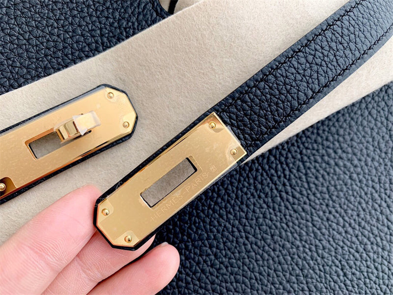 Graceful handbag styled for everyday wear