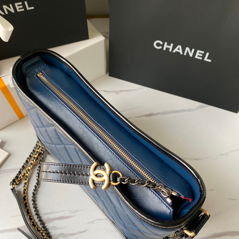  spacious purse view 5