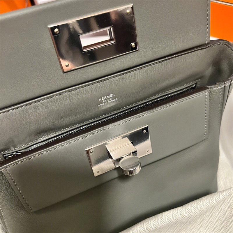  tote bag interior and compartment view 15