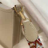  Clean-Lined tote bag carried on shoulder