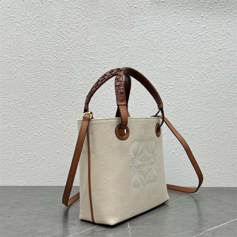 Ziva's Charm handbag – detail view (32.5cm*30cm*17.5cm)
