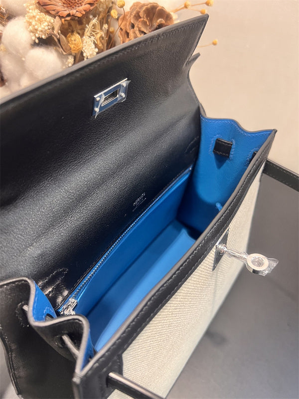 Interior view of effortless premium bag