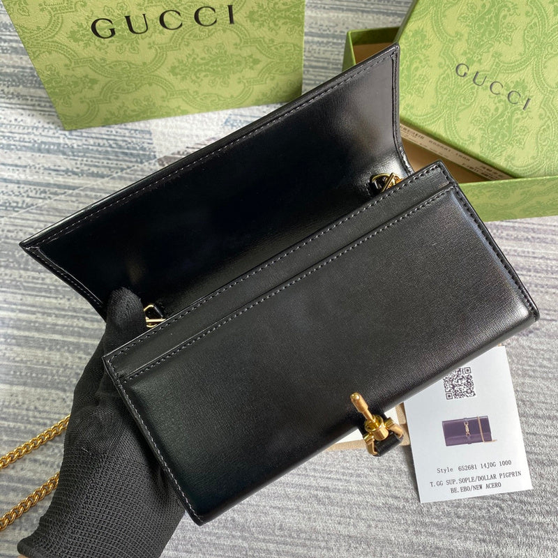 Styled lifestyle shot of polished chic women's handbag – women's everyday handbag
