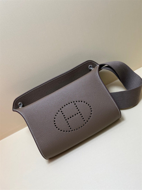  versatile tote bag styled with outfit 30
