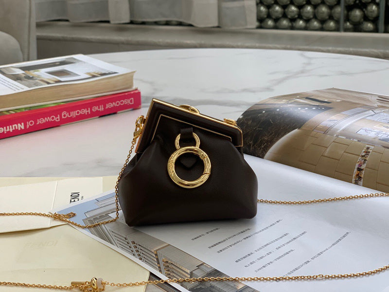 Ziva's Charm handbag – close-up view (Standard Size)