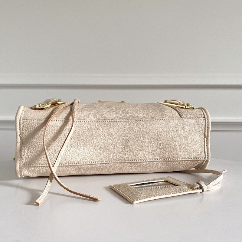 Zivas Charm Sleek Silhouette Statement Handbag (Premium Everyday Carry) – Interior View