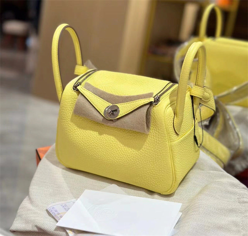 Streamlined bag women's premium everyday handbag