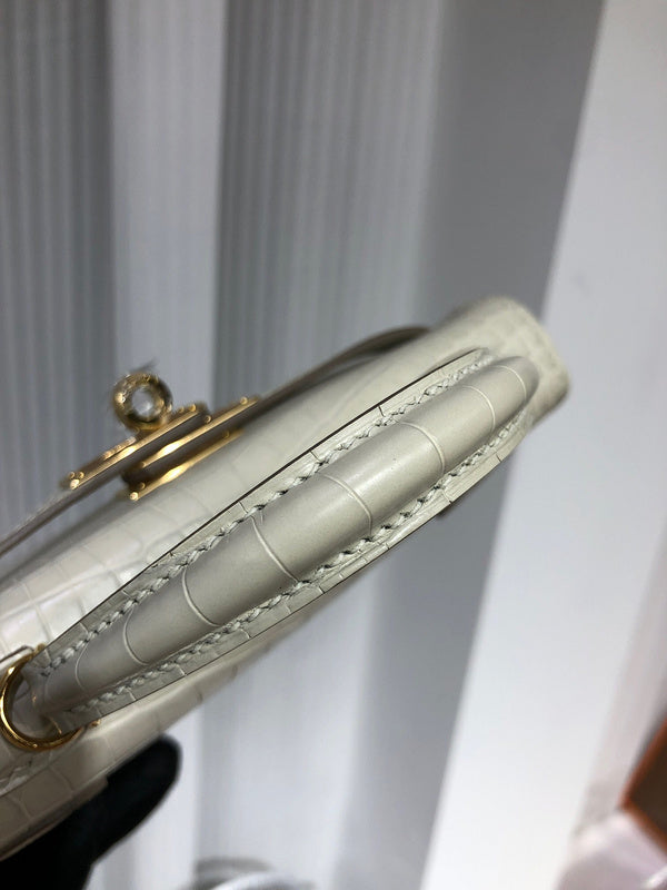 Sophisticated bag women's premium everyday handbag
