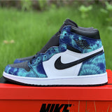 Nike Men's & Women's Premium Low-Top Trainers — Style 121
