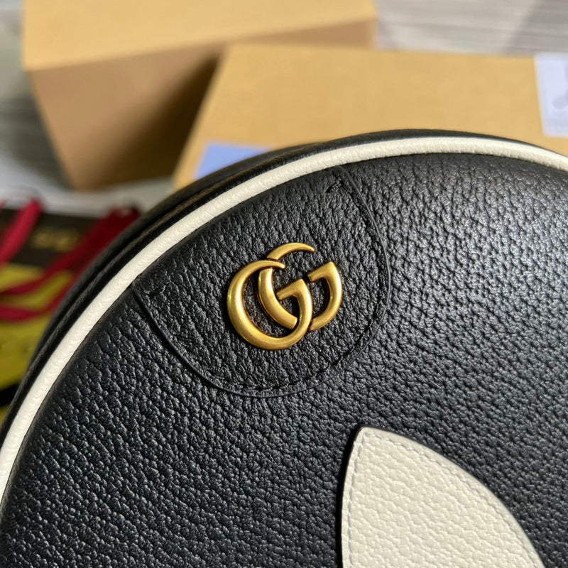 Back view of everyday-luxe polished women's handbag – women's luxury accessory