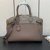  Refined tote bag carried on shoulder 16