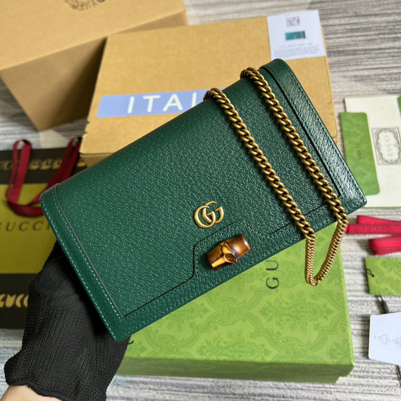 Front view of everyday-luxe modern women's handbag – women's luxury accessory