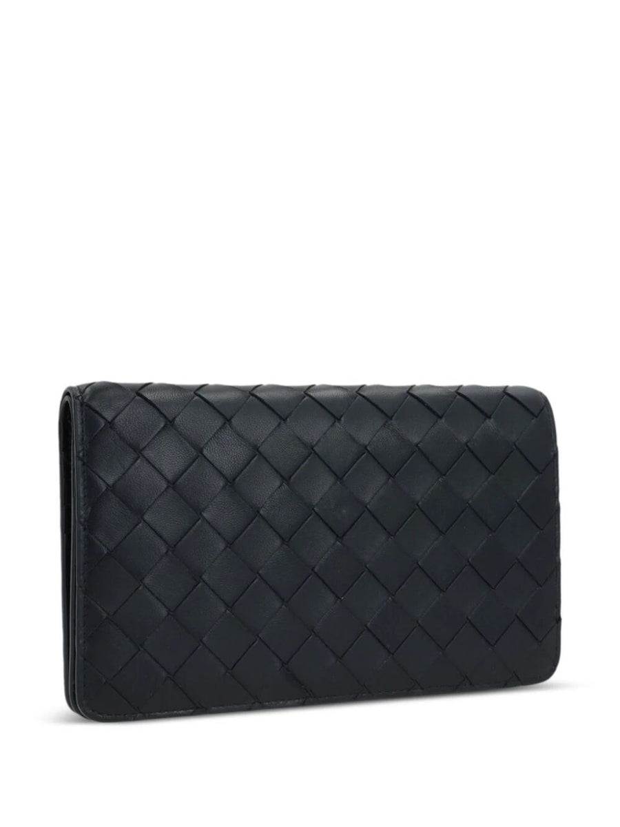 Close-up of Bottega Veneta wallets hardware and fine stitching