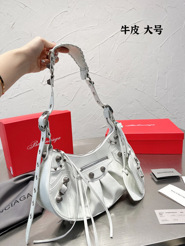 Ziva's Charm handbag – interior view (one versatile size)