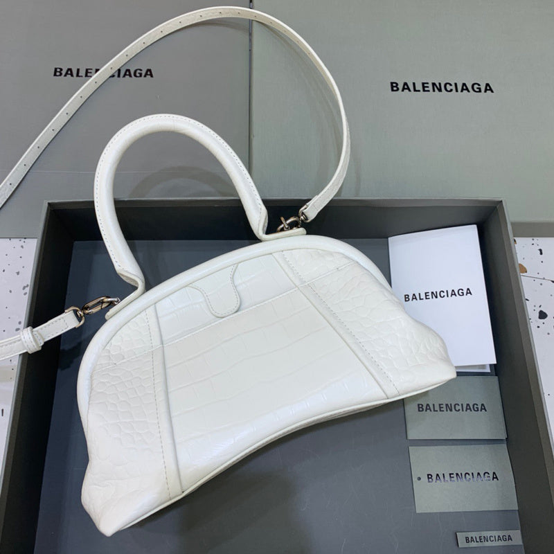 Effortless Premium PU Leather Handbag - Everyday Elegance | Women's Premium Handbag #526 - close-up detail shot (image 3) of designer-inspired handbag
