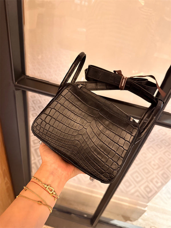  structured bag interior and compartment view