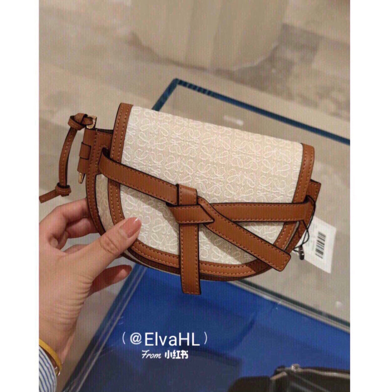 Ziva's Charm handbag – full view (21cm*12.5cm*9cm)