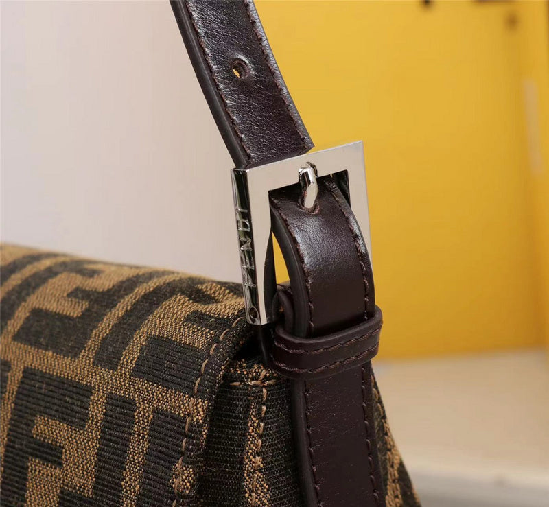 Ziva's Charm handbag – detail view (Standard Size)