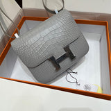  graceful carryall bag detail view showing craftsmanship