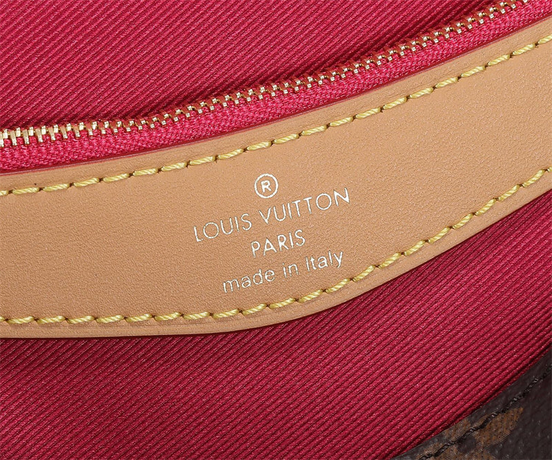  chic shoulder bag detail view showing craftsmanship 14