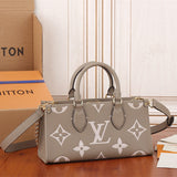 everyday bag close-up of hardware and finish 17