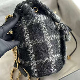 Zivas Charm Chic Craftsmanship Everyday Handbag (Versatile Style Statement) – Close-Up Detail